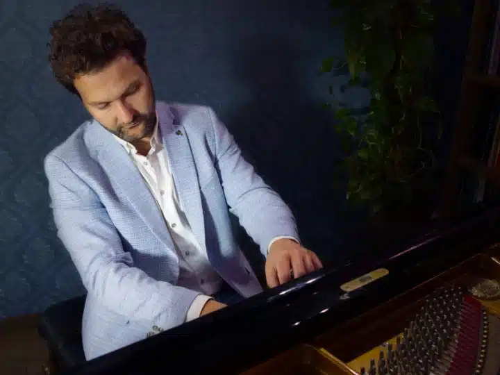 Lars Nelissen aan de piano